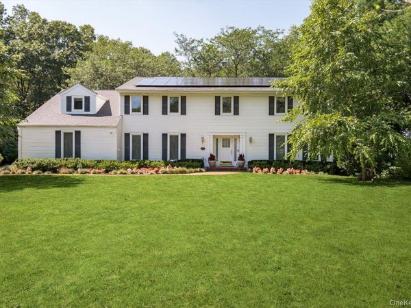 251 Baird Court , Woodbury, NY 11797