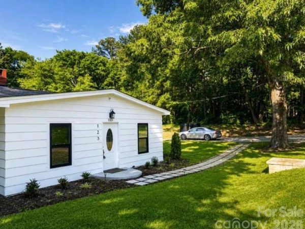 123 Riverside Drive, Mount Holly, NC 28120
