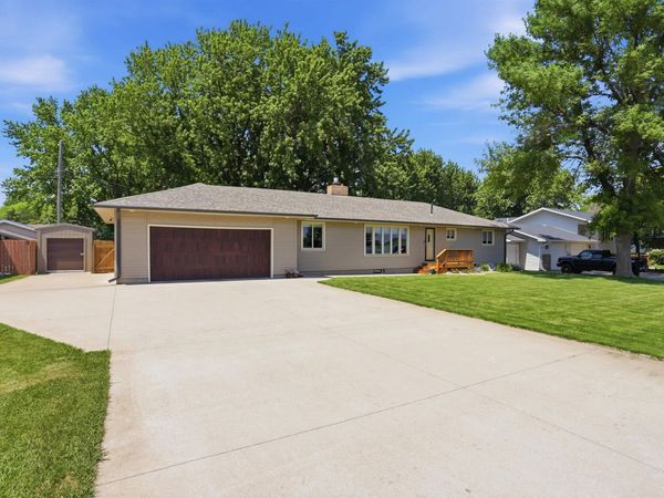 7405 N Cliff Ave, Sioux Falls, SD 57104