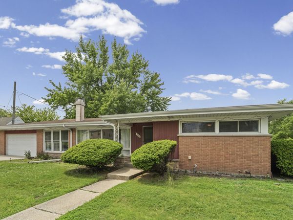 7946 Lotus Avenue , Morton Grove, IL 60053
