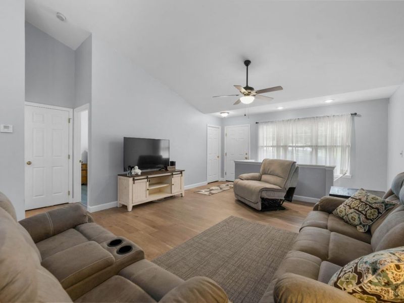 32 Stillmeadow Drive, Unit 7, Pierce Twp, OH 45245 Photo 7