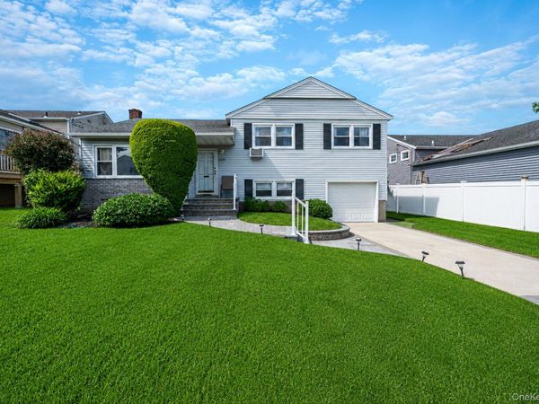 2637 Marin Lane, East Meadow, NY 11554