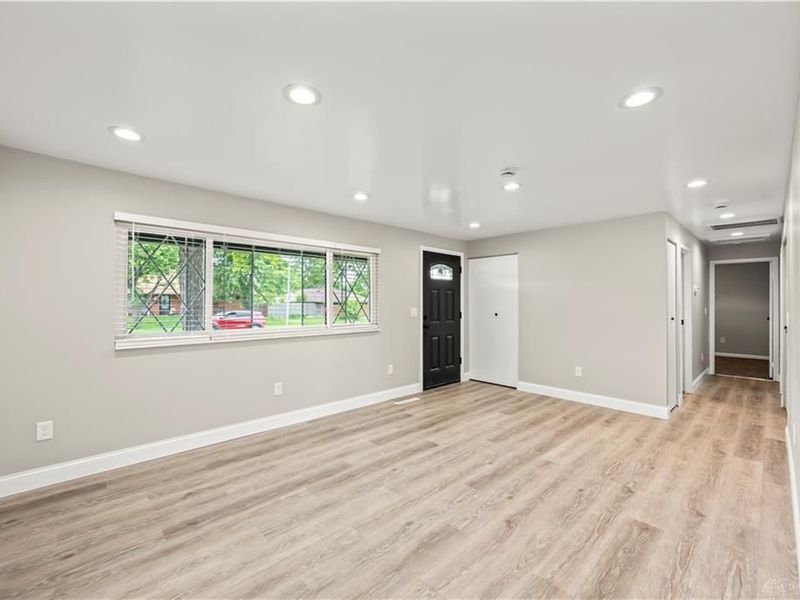 4809 Powell Road, Huber Heights, OH 45424 Photo 9