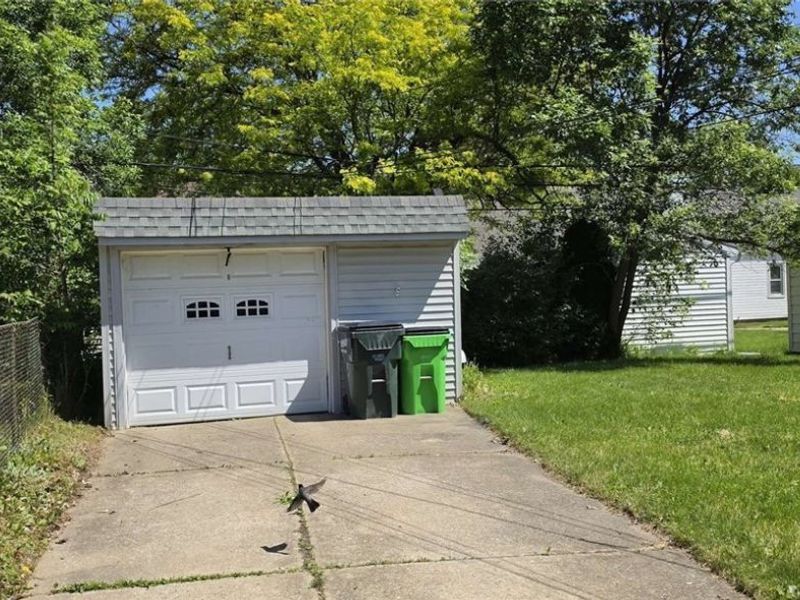 12605 Shady Oak Boulevard, Garfield Heights, OH 44125 Photo 2