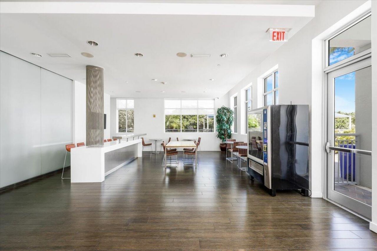 300 S Australian Avenue, Unit 717, West Palm Beach, FL 33401 Photo