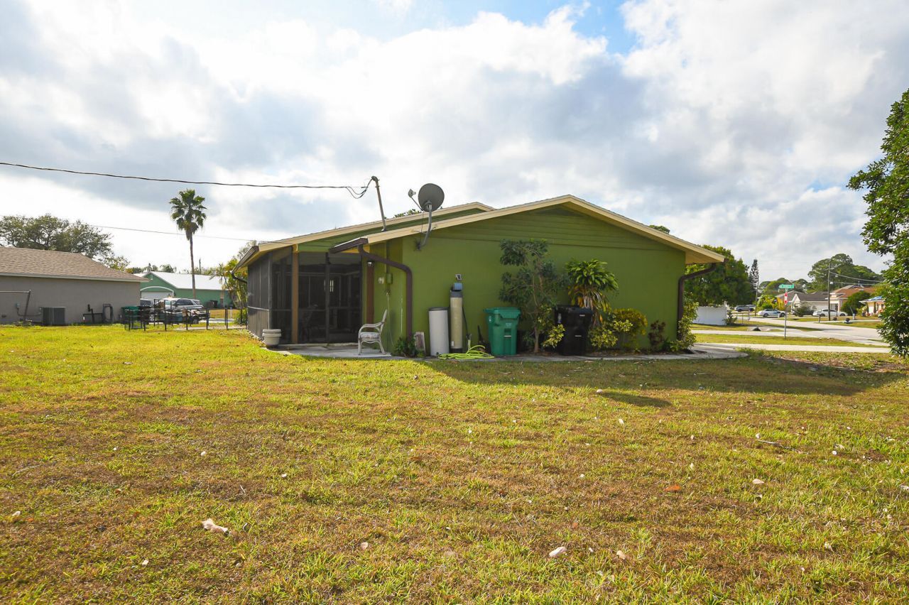 610 NW Marion Avenue, Port Saint Lucie, FL 34983 Photo