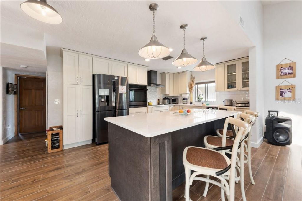 17601 1st Street E, Redington Shores, FL 33708 Photo