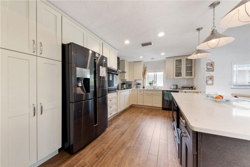 17601 1st Street E, Redington Shores, FL 33708 Photo