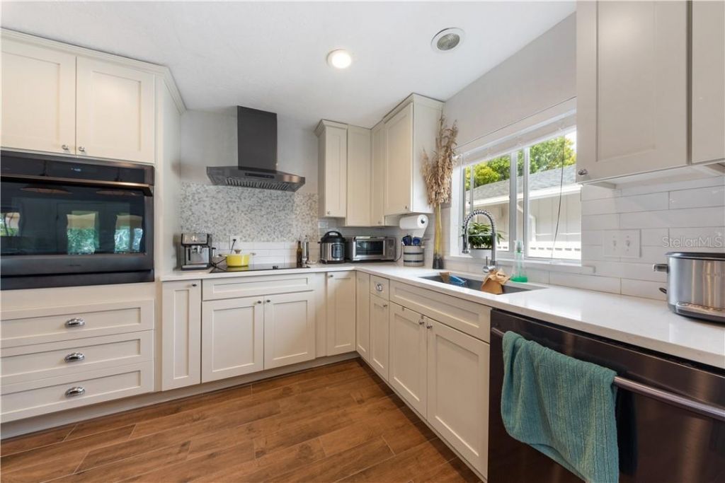 17601 1st Street E, Redington Shores, FL 33708 Photo