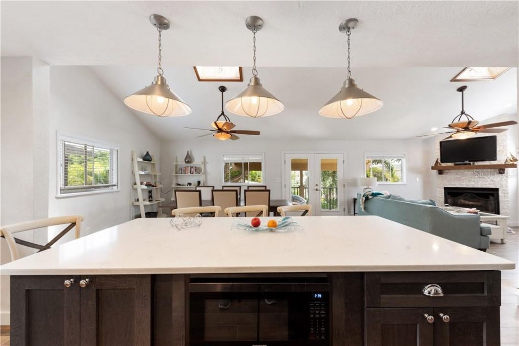 17601 1st Street E, Redington Shores, FL 33708 Photo