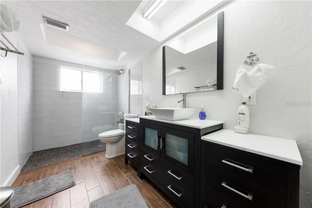 17601 1st Street E, Redington Shores, FL 33708 Photo