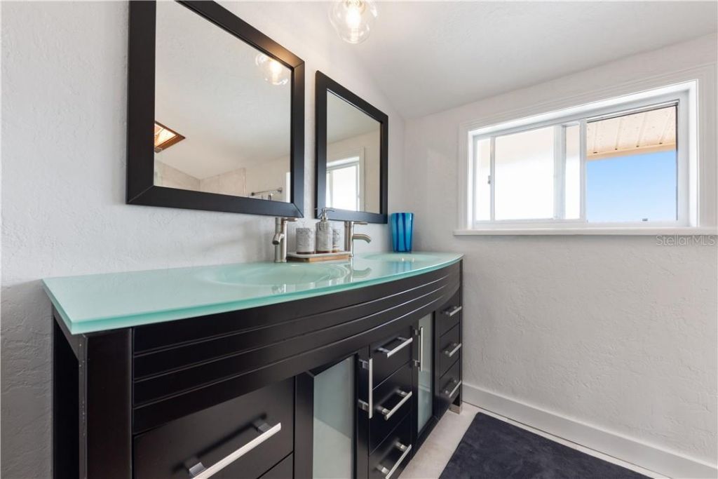 17601 1st Street E, Redington Shores, FL 33708 Photo