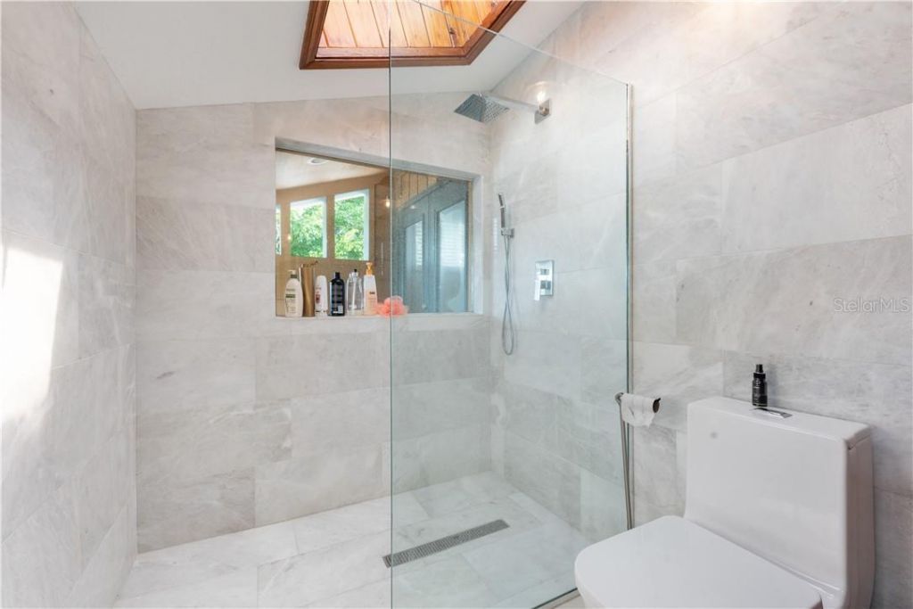 17601 1st Street E, Redington Shores, FL 33708 Photo
