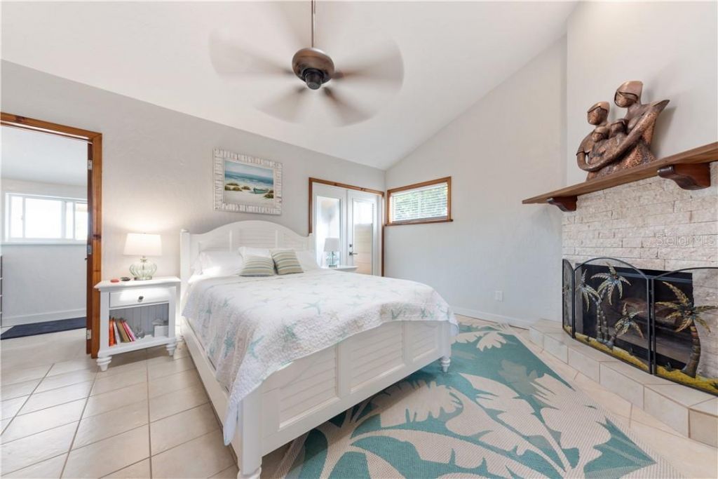 17601 1st Street E, Redington Shores, FL 33708 Photo