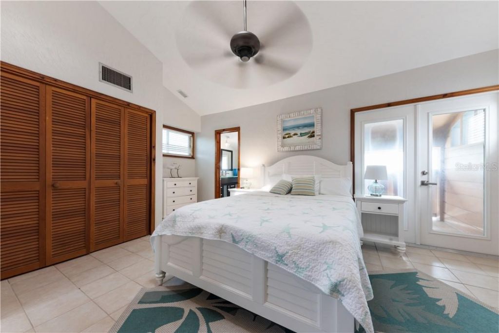 17601 1st Street E, Redington Shores, FL 33708 Photo