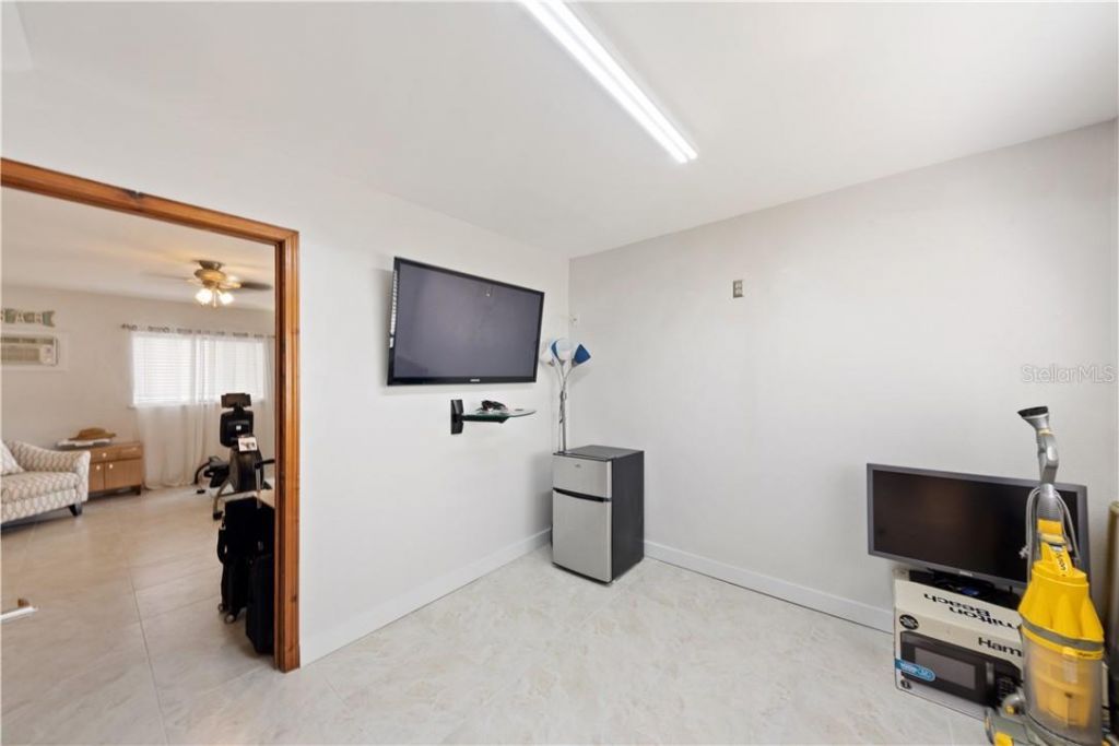 17601 1st Street E, Redington Shores, FL 33708 Photo