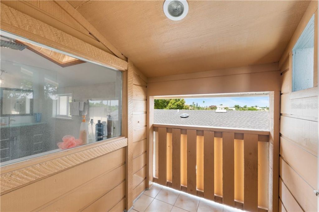17601 1st Street E, Redington Shores, FL 33708 Photo