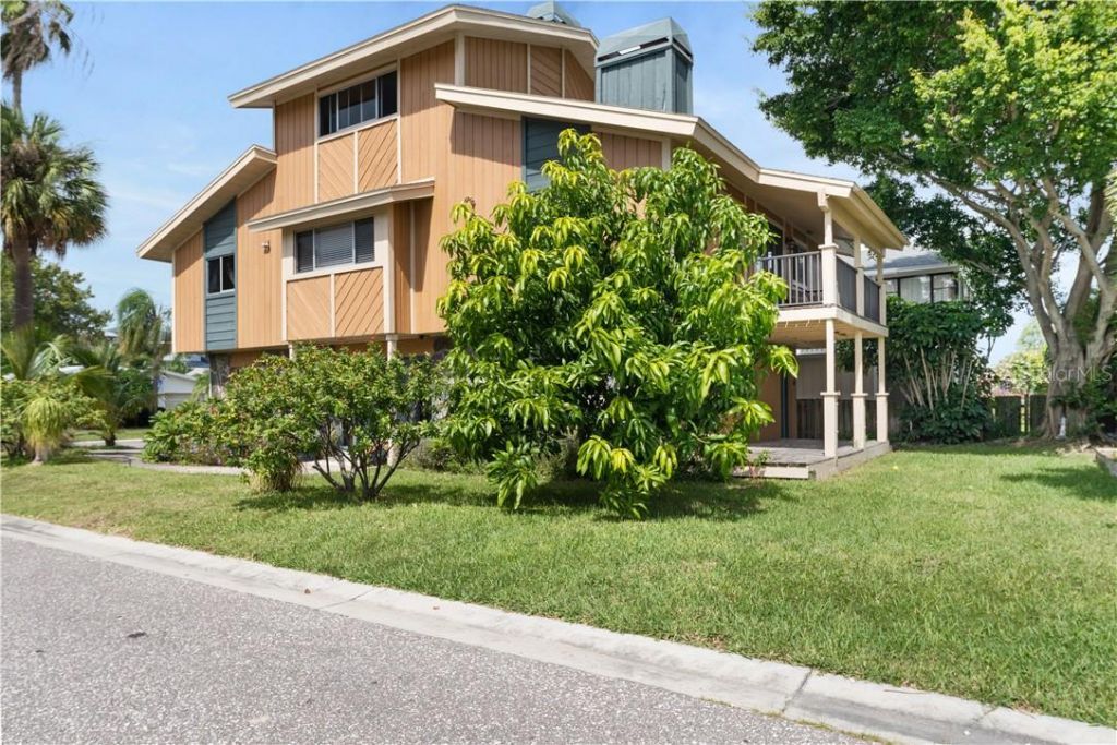 17601 1st Street E, Redington Shores, FL 33708 Photo