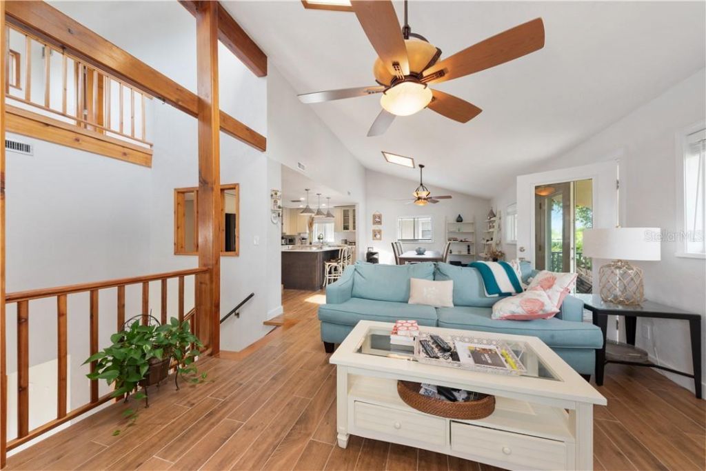17601 1st Street E, Redington Shores, FL 33708 Photo