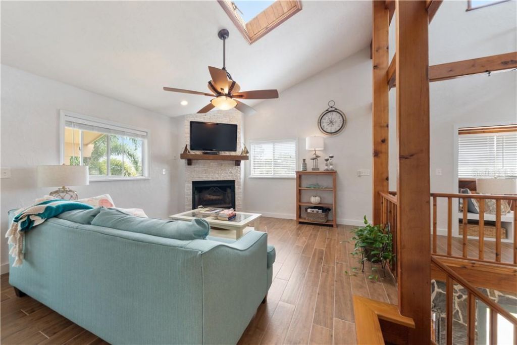 17601 1st Street E, Redington Shores, FL 33708 Photo