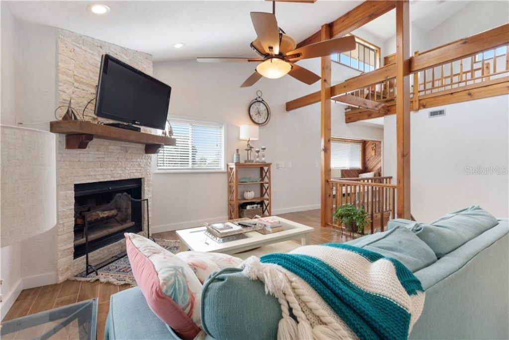 17601 1st Street E, Redington Shores, FL 33708 Photo