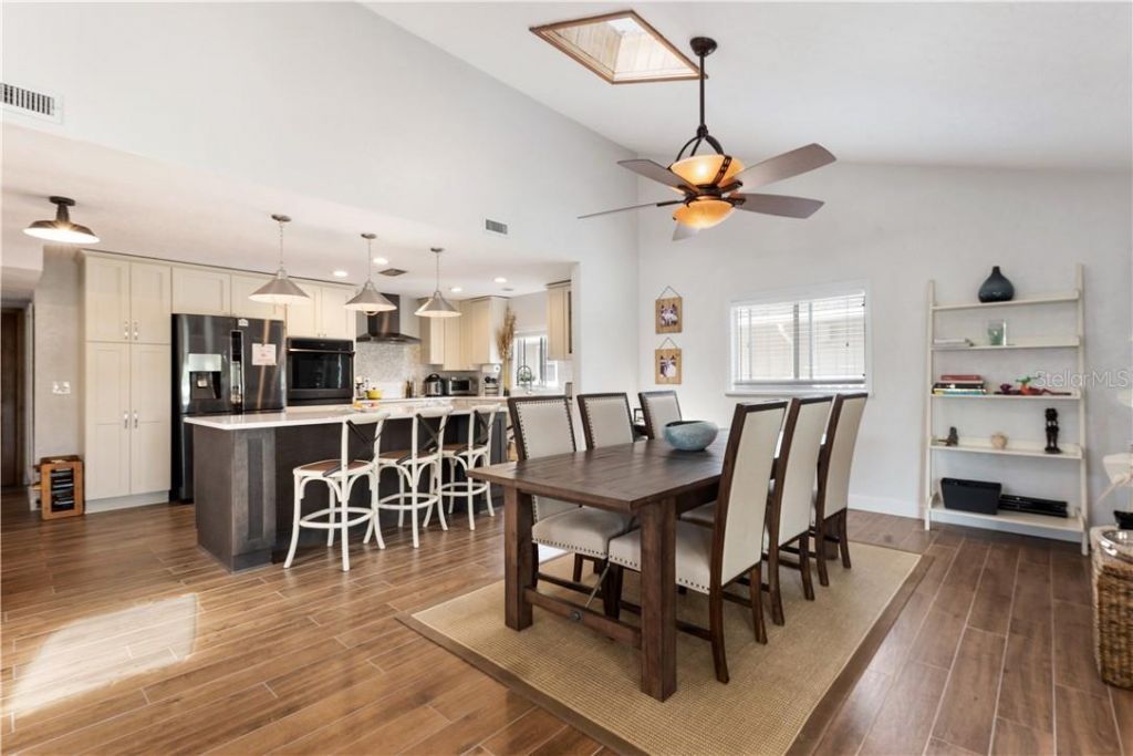 17601 1st Street E, Redington Shores, FL 33708 Photo