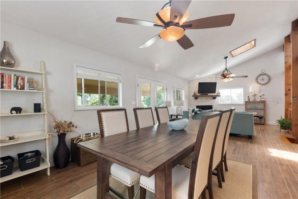 17601 1st Street E, Redington Shores, FL 33708 Photo