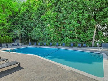100 Chateau Lane , Unit 8, Hawthorne, NY 10532