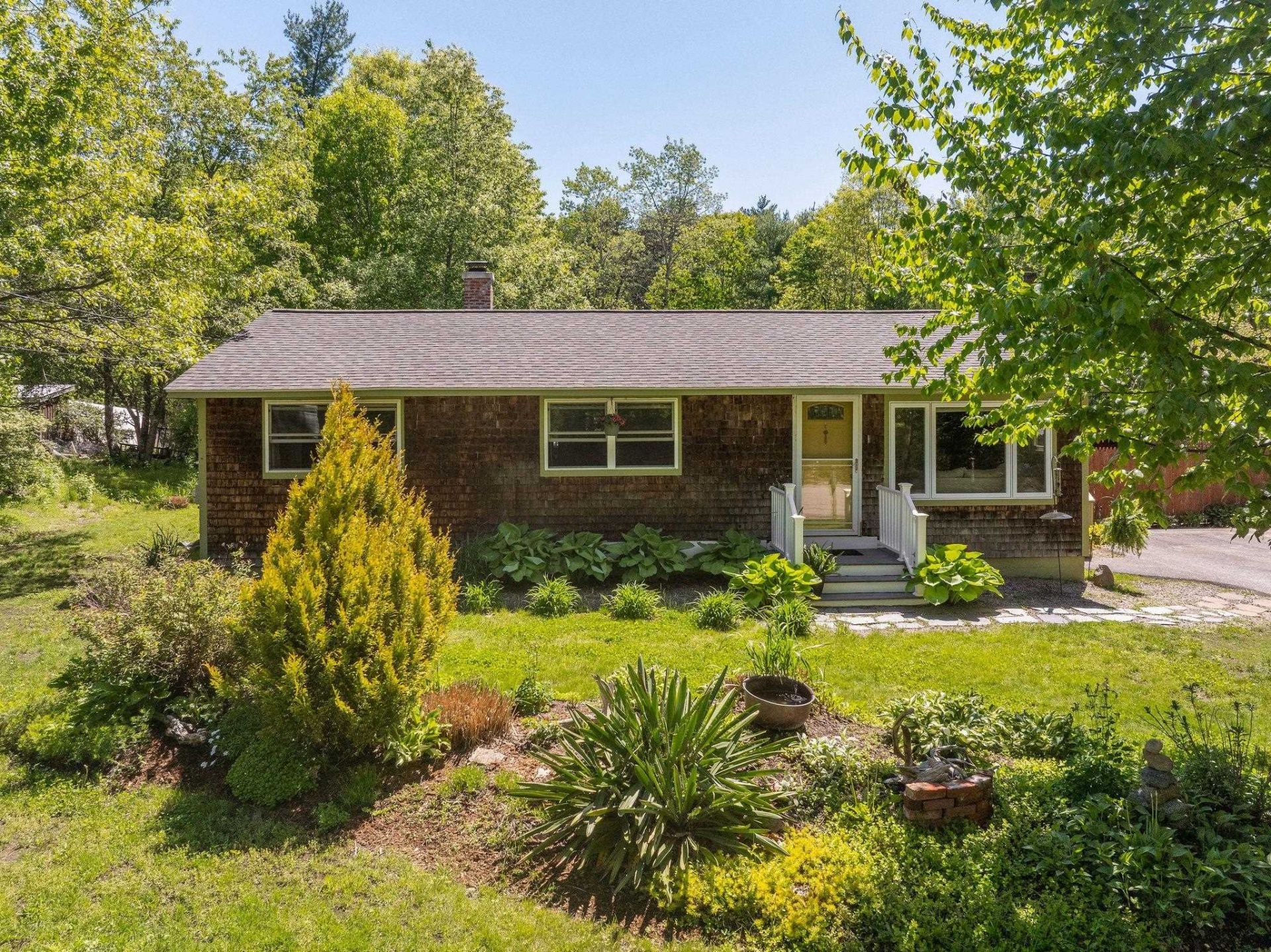 27 Langs Lane, Newmarket, NH 03857 Main Photo