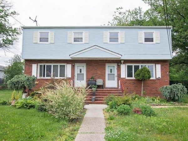 8 Chester Ct, Edison, NJ 08817
