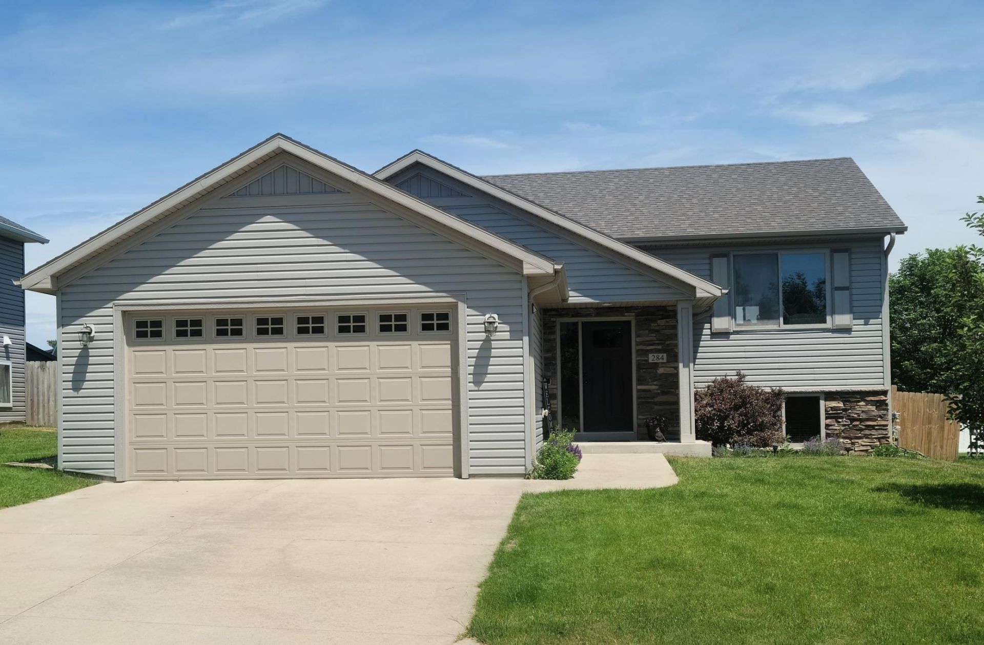 284 Highlands Avenue , Zumbrota, MN 55992