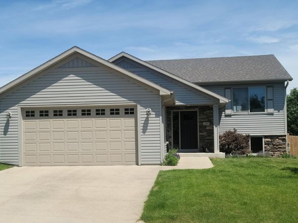 284 Highlands Avenue , Zumbrota, MN 55992