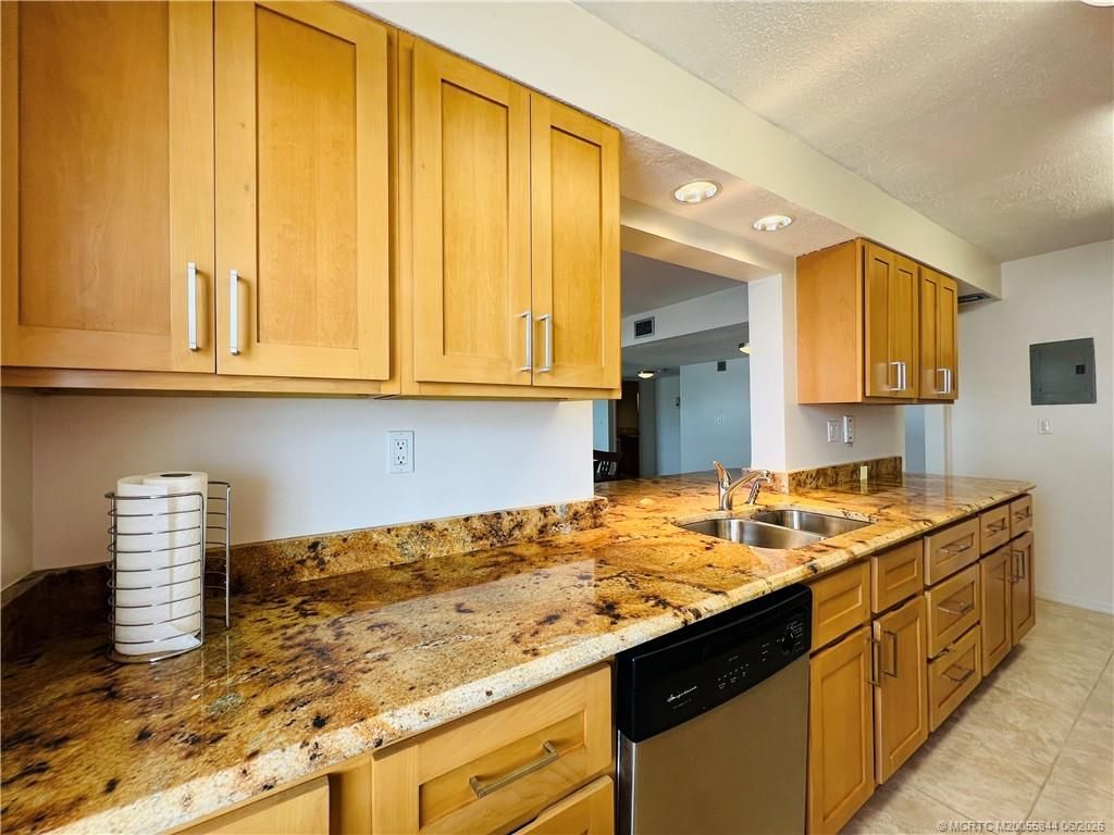 10044 S Ocean Drive, Unit 308, Jensen Beach, FL 34957 Photo