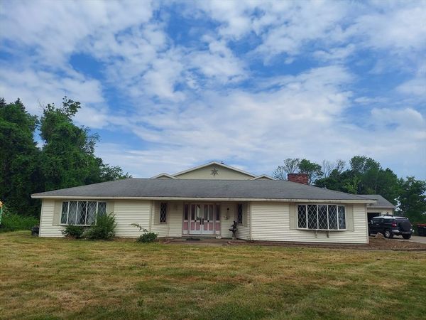 186 Eight Lots Road, Sutton, MA 01590