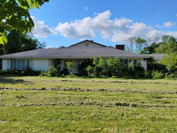 186 Eight Lots Road, Sutton, MA 01590