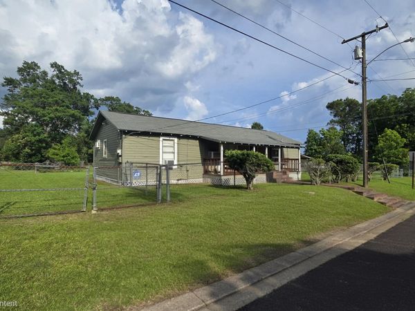 617 Vine , DeRidder, LA 70634