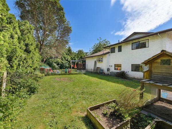 6773 WENDONNA Pl, Central Saanich, BC V8M 1A5