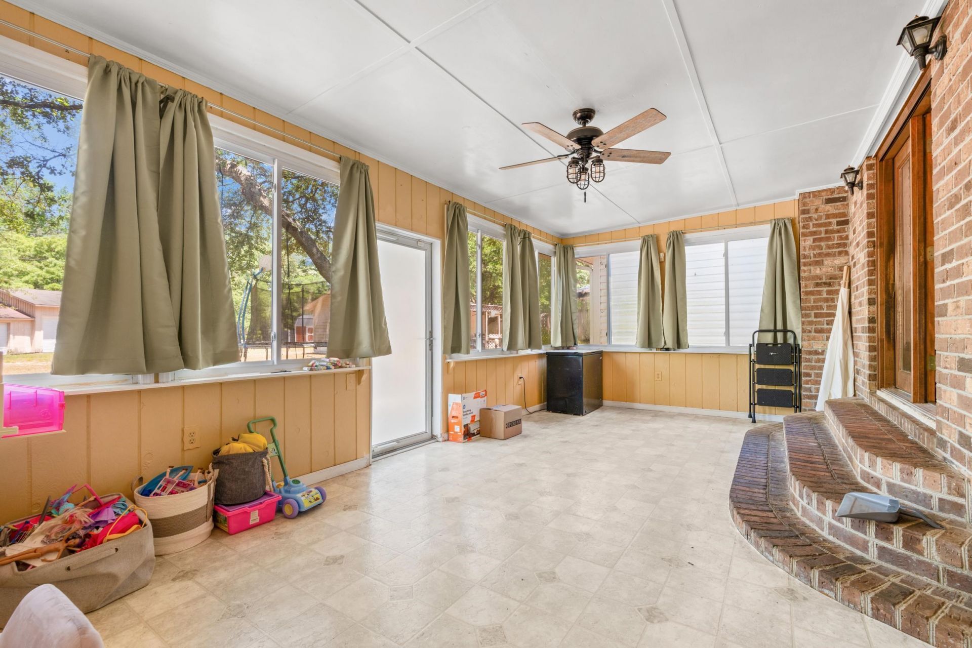 410 Paul St.  Photo 17