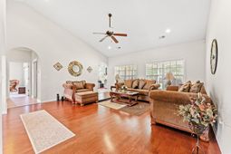 133 Maiden Ln.  photo 4