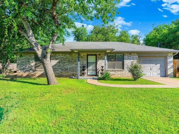 206 Lovelady Street, Cleburne, TX 76033