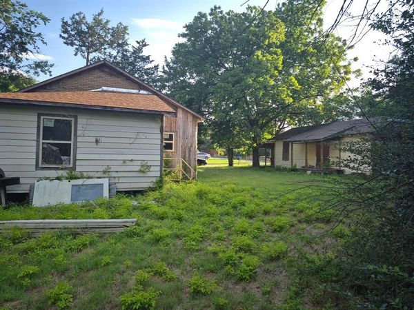 317/319 Elba Street , Bowie, TX 76230