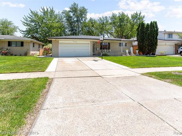 37050 Calka Drive , Sterling Heights, MI 48310