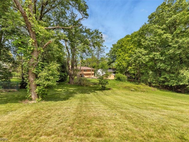 2429 Thurmont Road , Akron, OH 44313 Photo 7