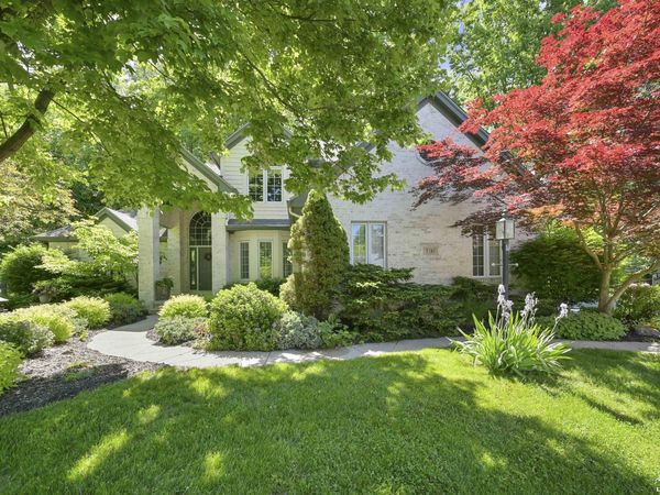 7141 S Valley Circle, Lambertville, MI 48144