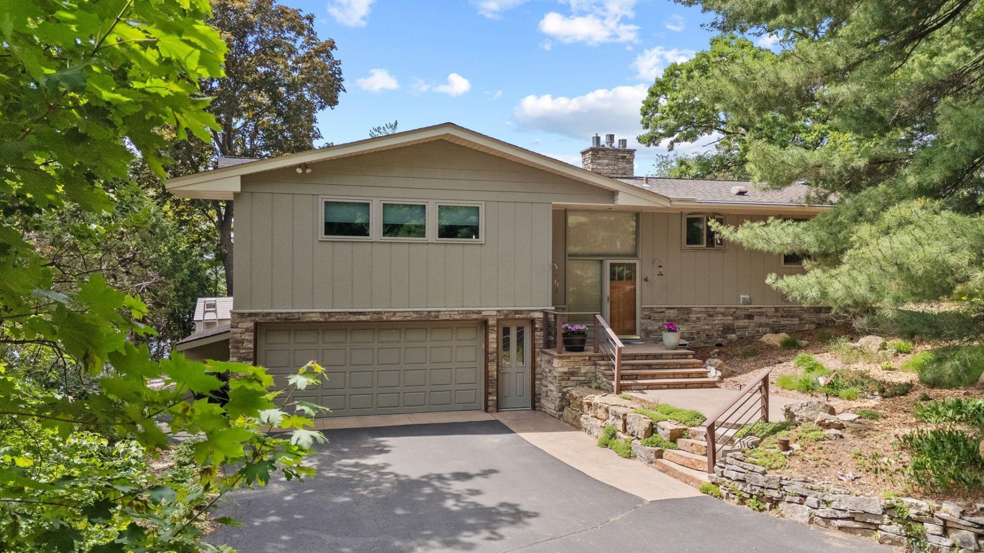 314 N Cove Road , Hudson, WI 54016