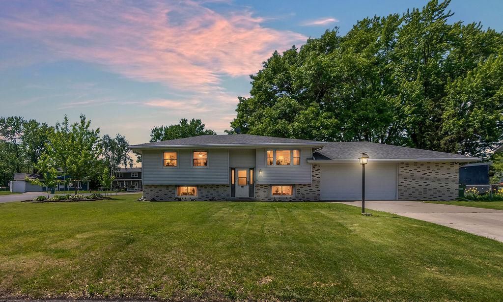 620 109th Lane NE, Blaine, MN 55434