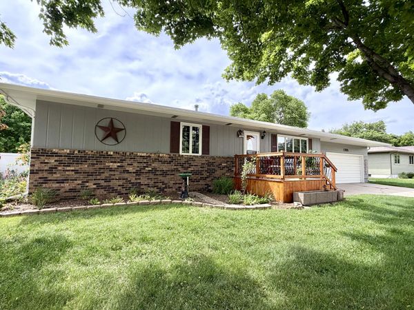 1785 Lawnridge Ave SE, Huron, SD 57350