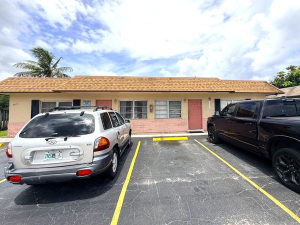 4001 NW 31st Avenue, Unit 4, Lauderdale Lakes, FL 33309