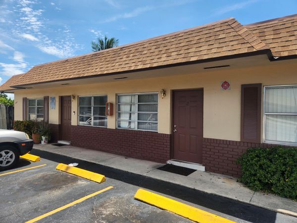 4001 NW 31st Avenue, Unit 4, Lauderdale Lakes, FL 33309