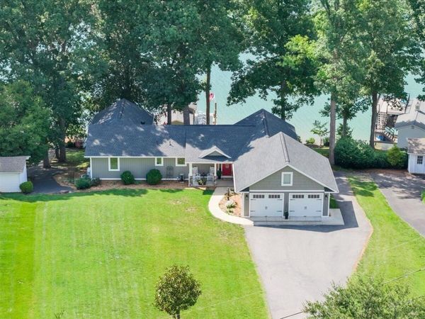 129 Douglas DR , Moneta, VA 24121